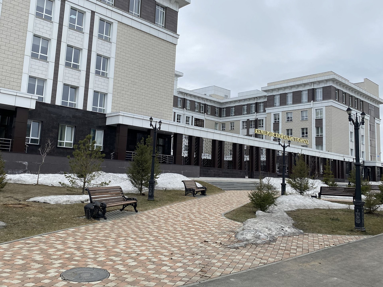 Благоустройство территории Кемеровского областного суда